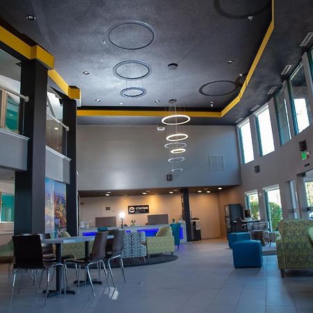 ホテル Clarion Pointe Indianapolis Airport プレインフィールド エクステリア 写真
