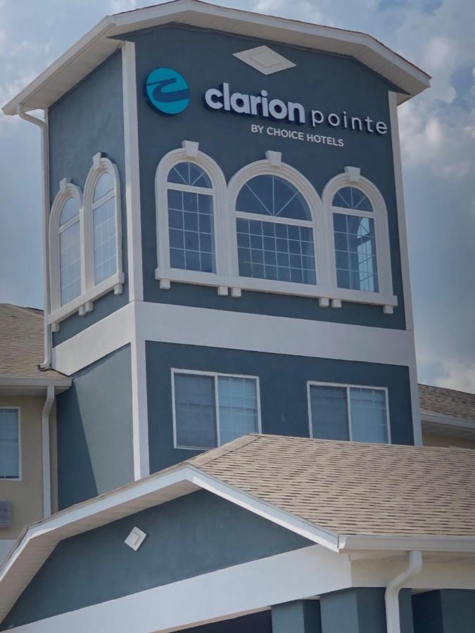 ホテル Clarion Pointe Indianapolis Airport プレインフィールド エクステリア 写真