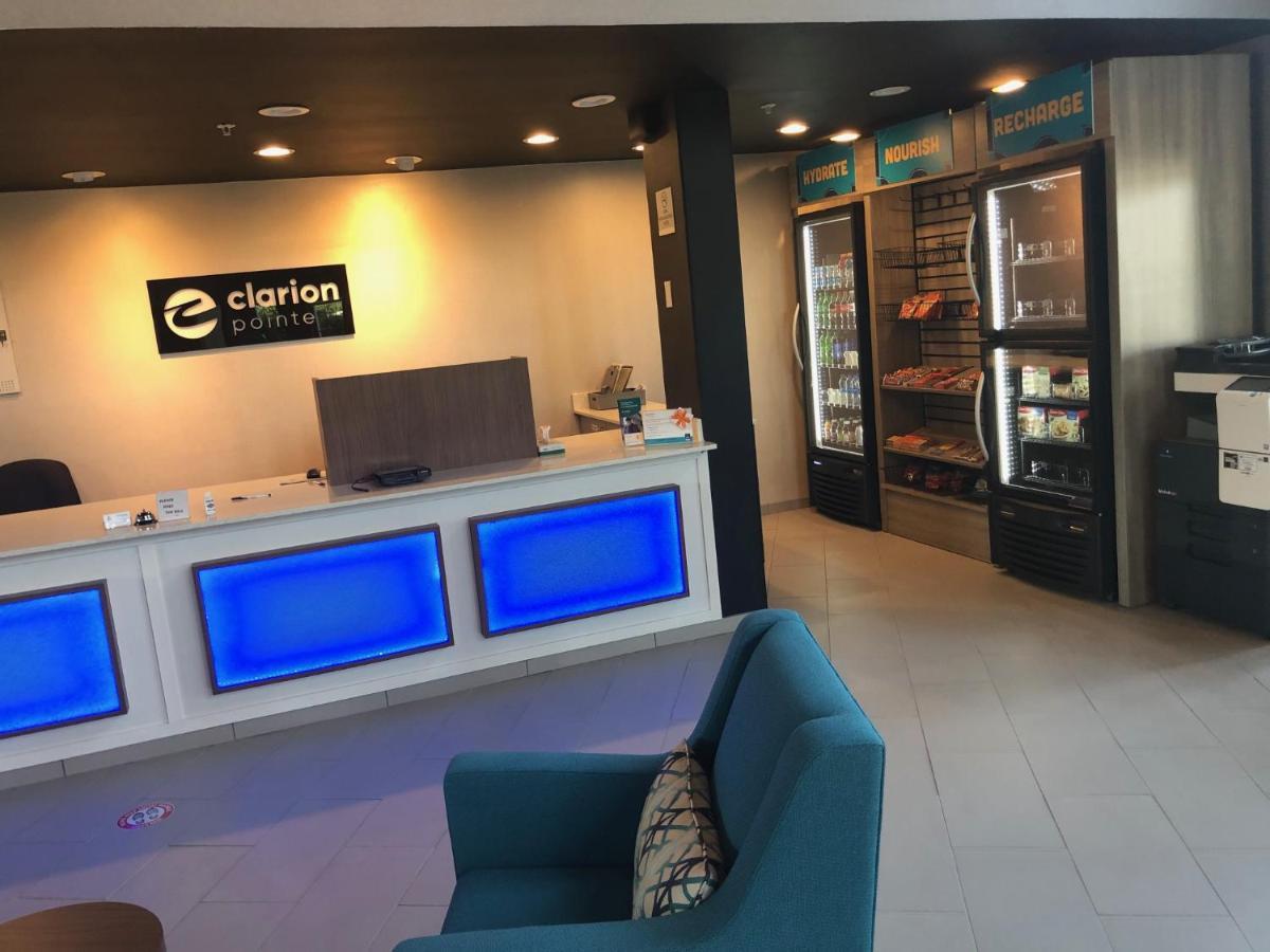 ホテル Clarion Pointe Indianapolis Airport プレインフィールド エクステリア 写真