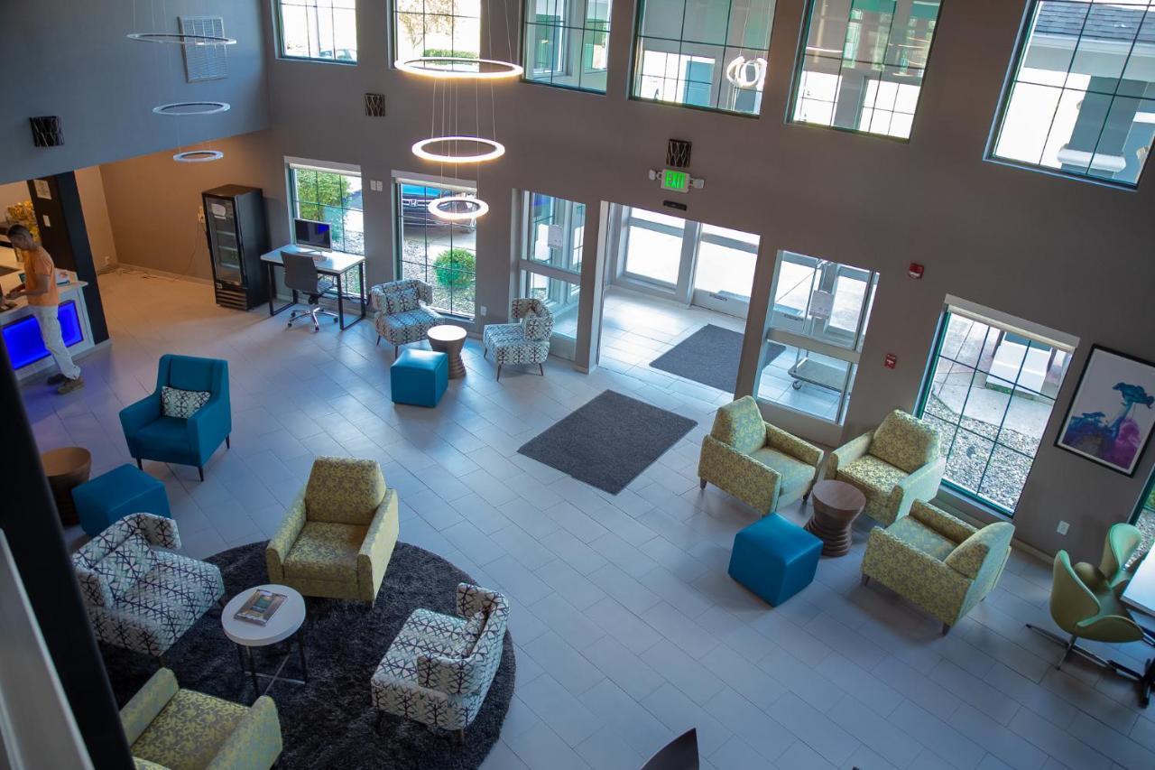ホテル Clarion Pointe Indianapolis Airport プレインフィールド エクステリア 写真