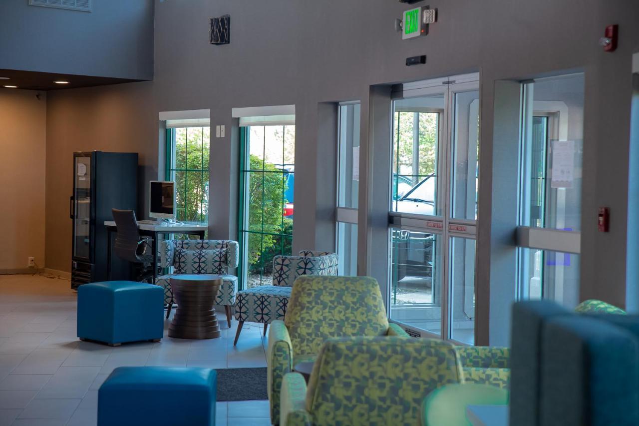 ホテル Clarion Pointe Indianapolis Airport プレインフィールド エクステリア 写真