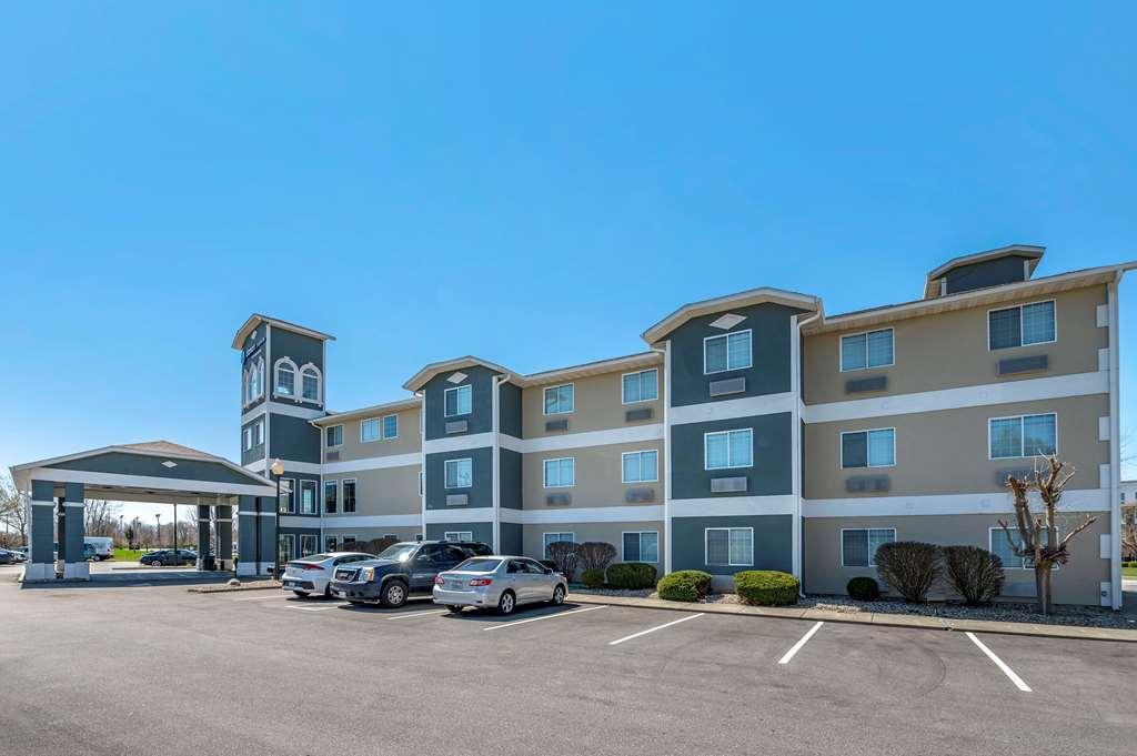 ホテル Clarion Pointe Indianapolis Airport プレインフィールド エクステリア 写真