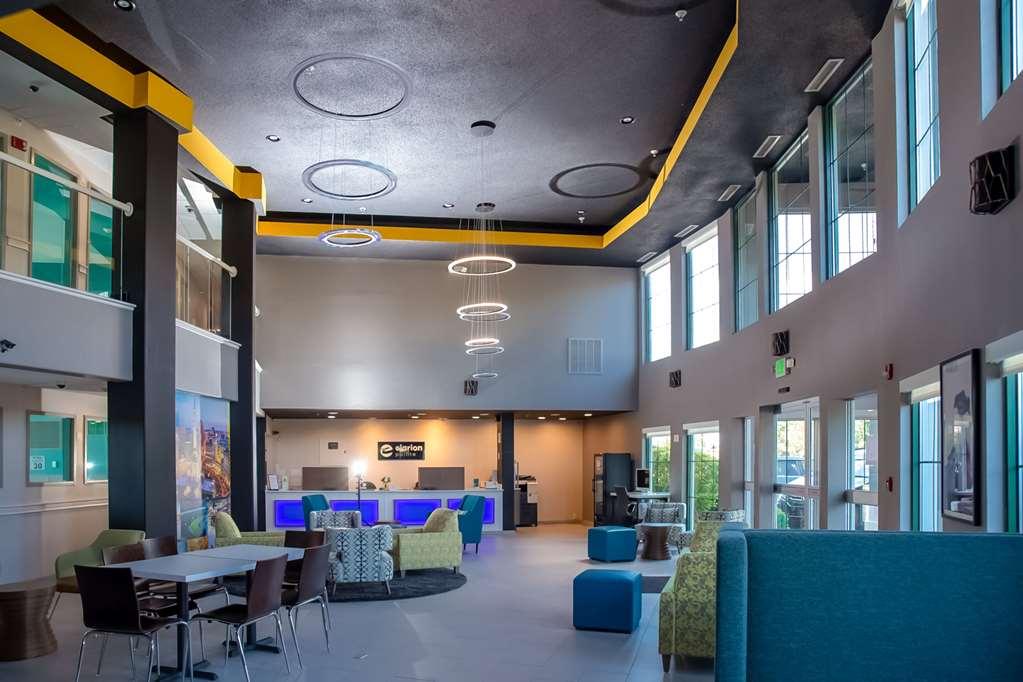 ホテル Clarion Pointe Indianapolis Airport プレインフィールド インテリア 写真