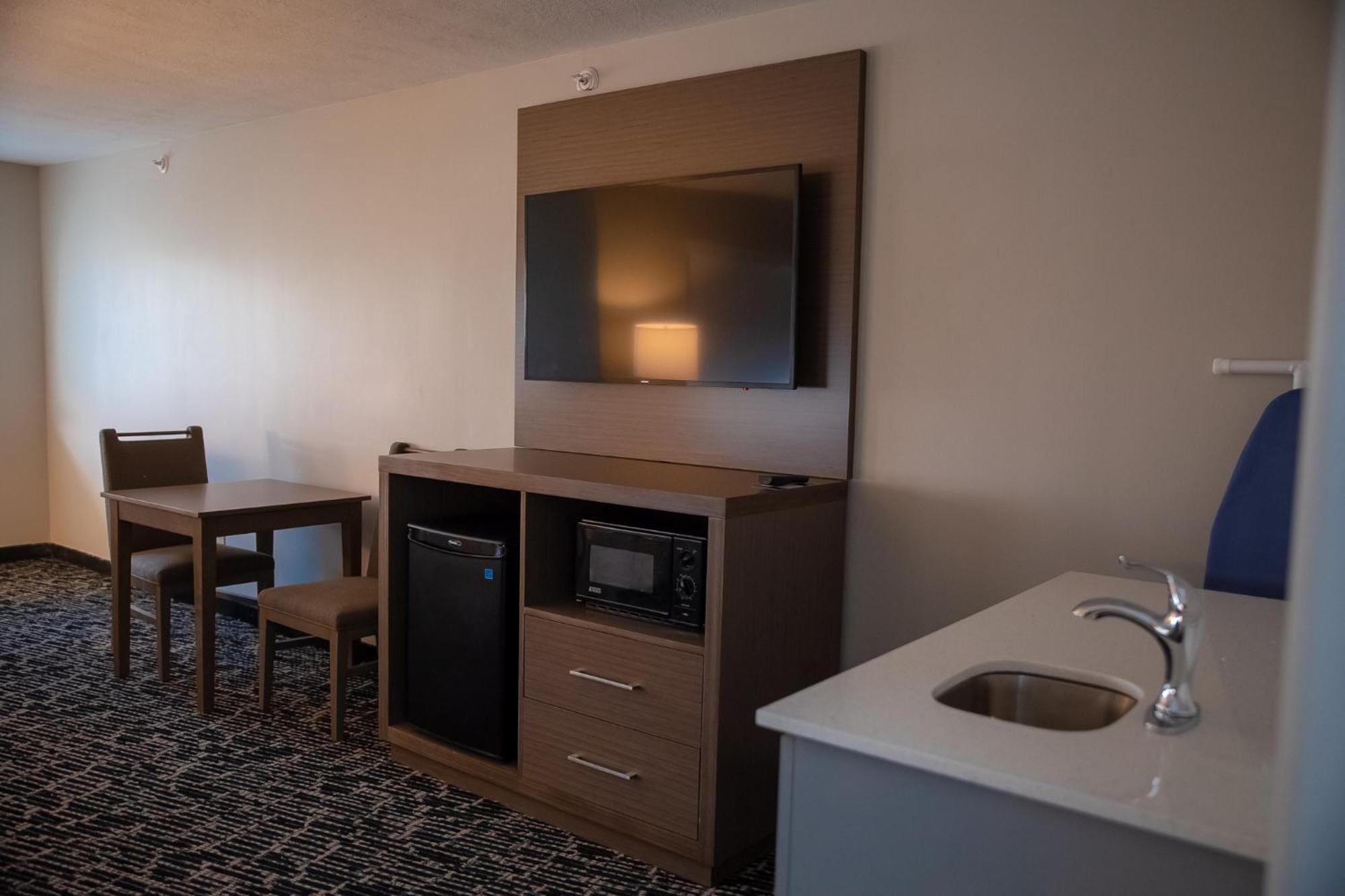 ホテル Clarion Pointe Indianapolis Airport プレインフィールド 部屋 写真