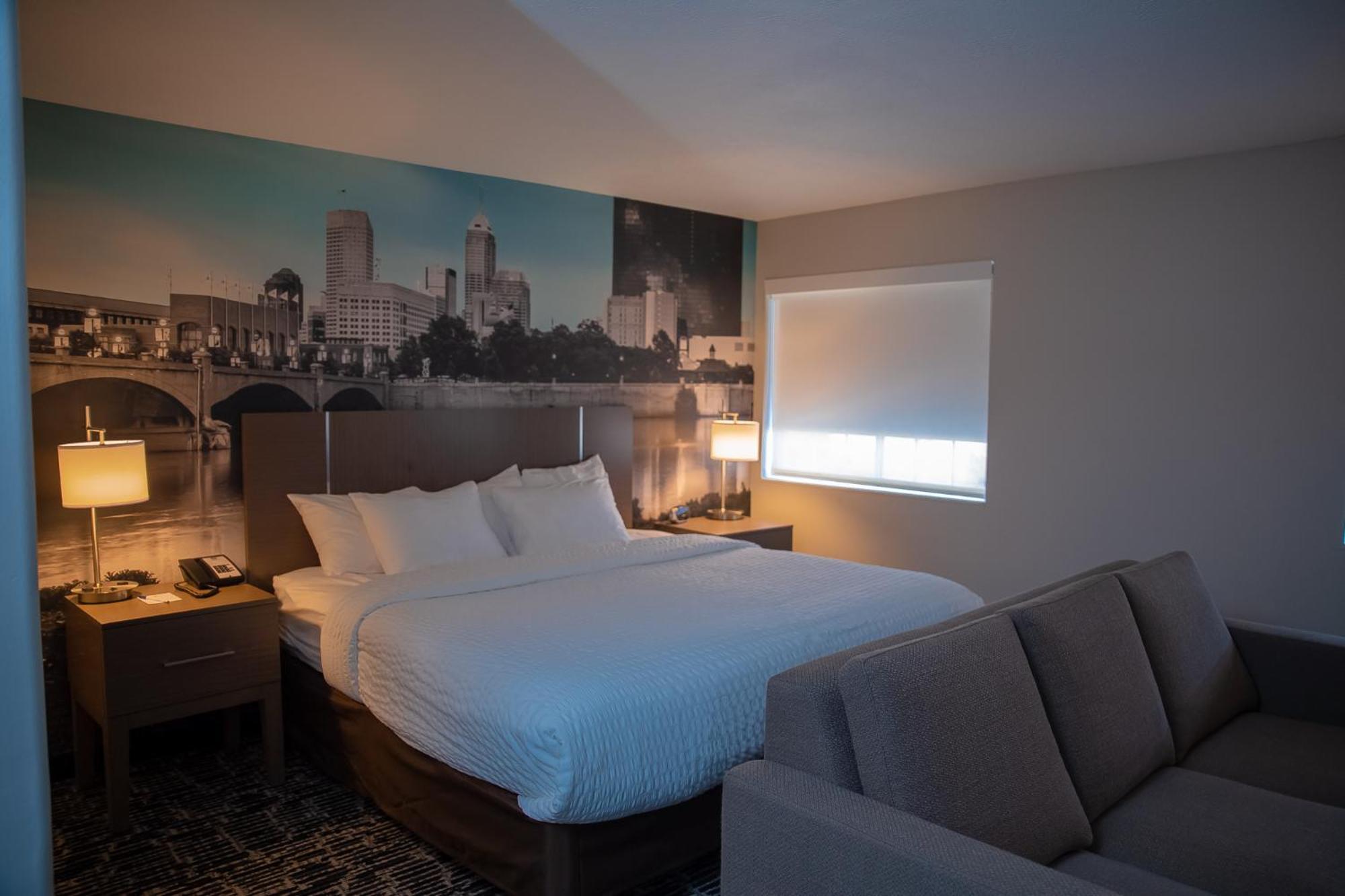 ホテル Clarion Pointe Indianapolis Airport プレインフィールド 部屋 写真